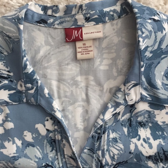 JM Collection Tops - Woman's short sleeve buttoned front blouse. NWT 16